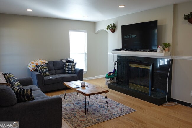 Building Photo - 1333 Holliday Dr