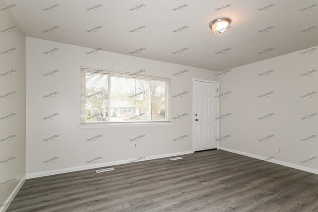 Building Photo - 5130 Auriesville Ln