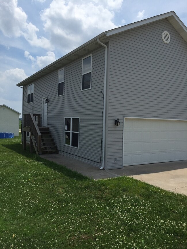 Building Photo - 114 Willow Ridge