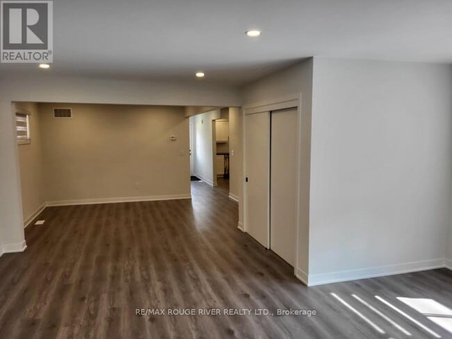 Building Photo - 116 Elinor Ave