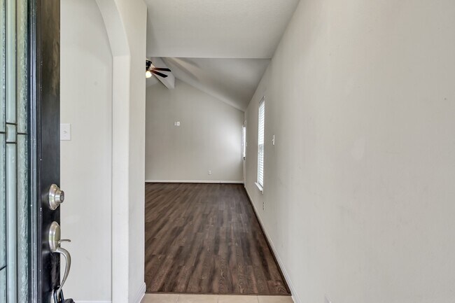 Foto del edificio - 7527 Fettle Ln
