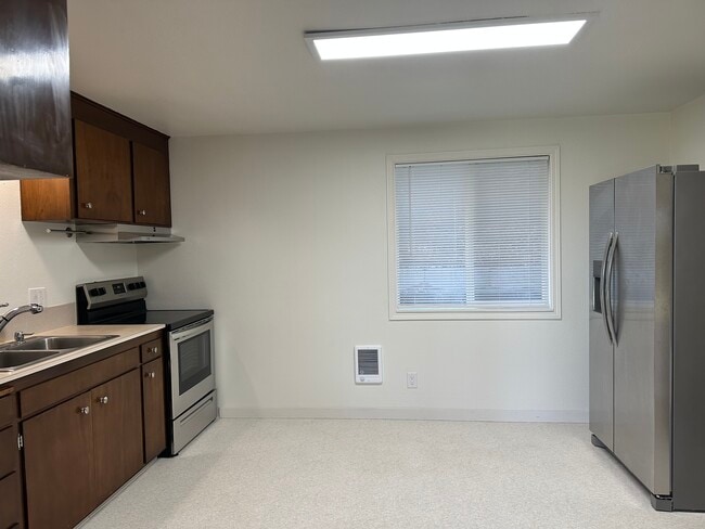 Building Photo - 2427 Gibson Rd