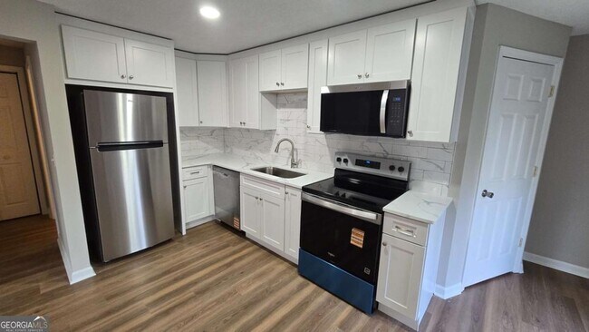 Foto del edificio - 3025 Mangum Dr