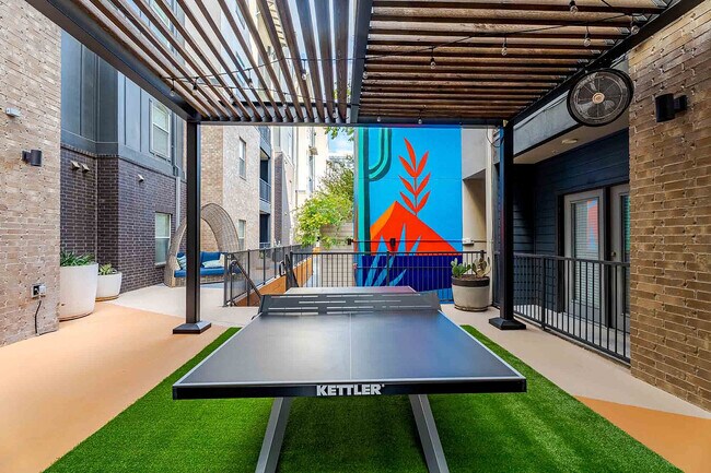 Apartamentos Pearl 21 cerca de UT Austin, patio, área de juegos, ping pong - 21 Pearl