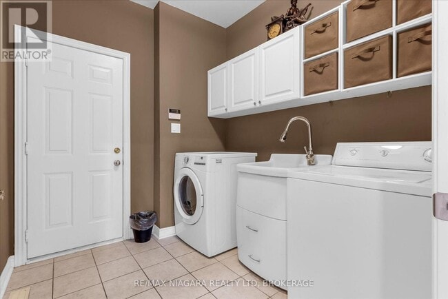 Building Photo - 404 Wright Crescent