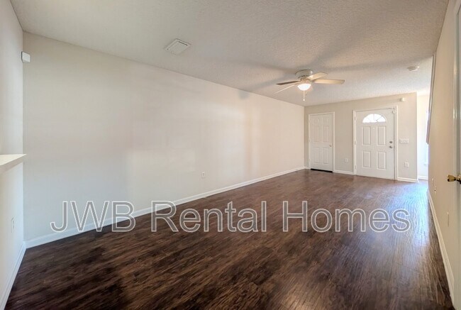 Foto del edificio - 8479 McGirts Village Ln