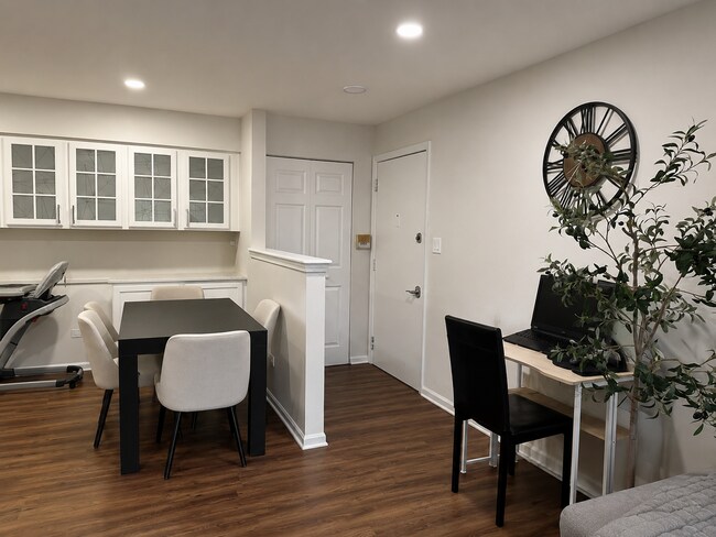 Foto del edificio - 1611 N Windsor Dr