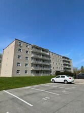 Building Photo - 46 Emma St