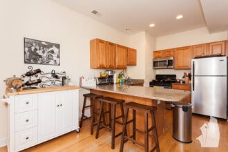 Building Photo - 3750 N Wilton Ave