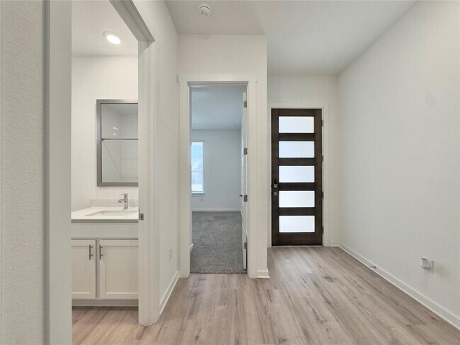 Foto del edificio - 2109 Gabriels Horn Rd