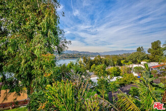 Foto del edificio - 2337 Baxter St