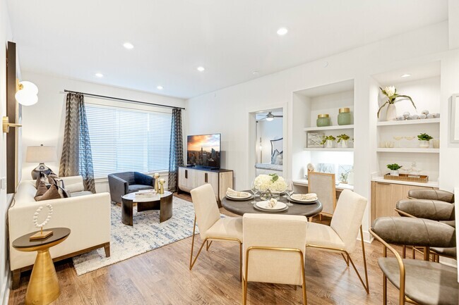 Building Photo - 2 Weeks Free + $1000 Off in Downtown!