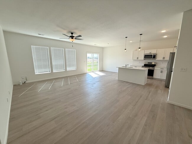 Foto del edificio - 9617 N Colrain Ave