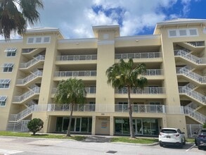 Building Photo - 260 Hidden Bay Dr