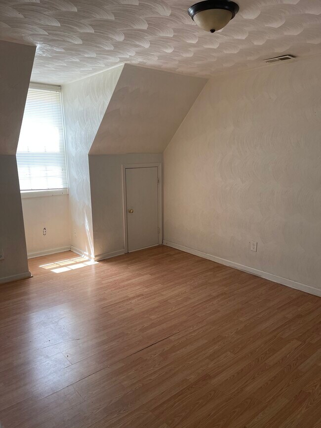 Living Room - 3800 Kecoughtan Rd