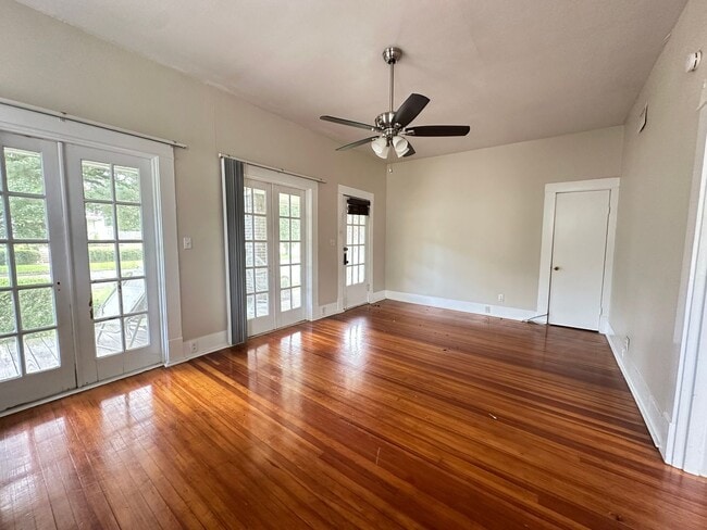 Building Photo - CUTE Downstairs Highland Unit