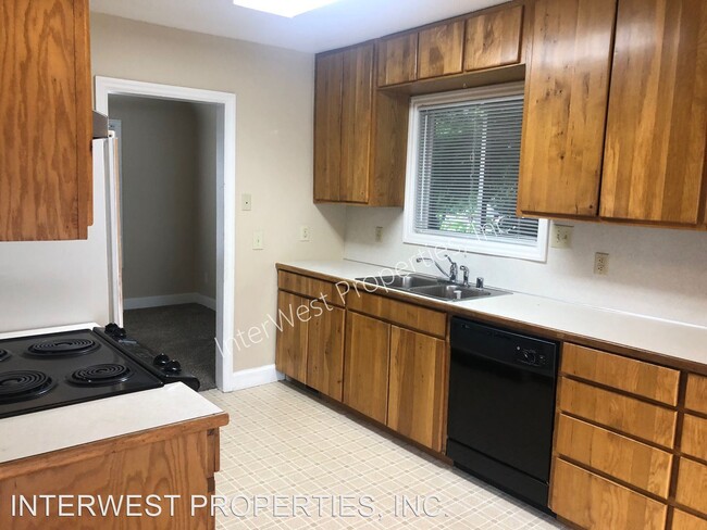 Building Photo - 3 br, 1 bath House - 518 NE EVERETT ST