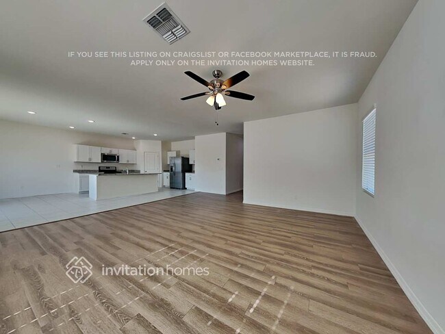 Foto del edificio - 19143 W Elm St