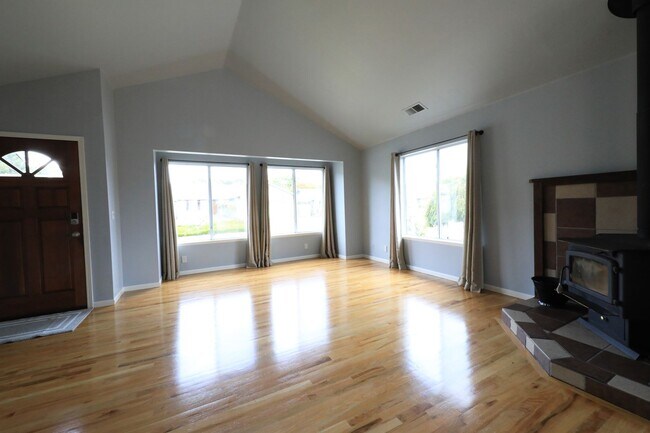 Foto del edificio - Spacious 3/2 in quiet neighborhood