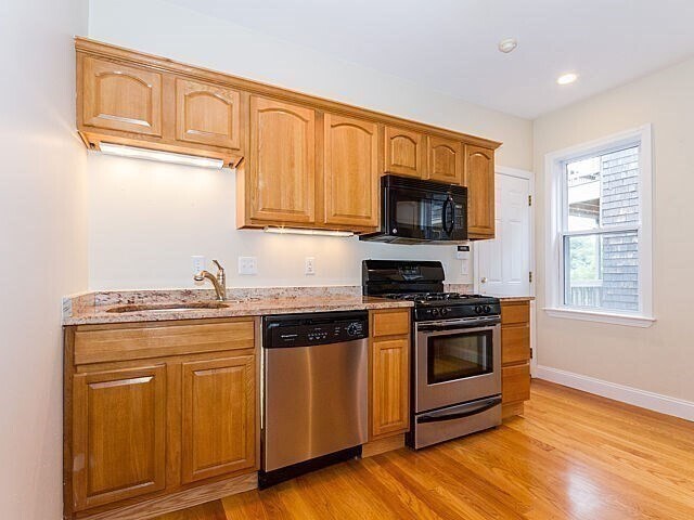 Building Photo - 144 Minot St
