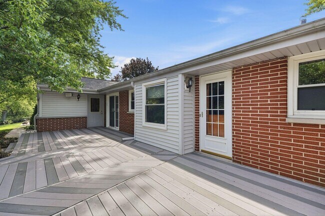 Building Photo - Willow Ridge
