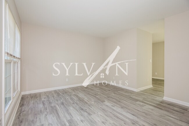 Building Photo - The living is easy in this 3 bedroom, 1 ba...