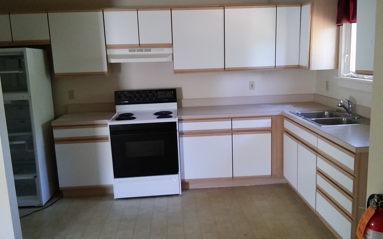 KITCHEN - 138 Cushing St