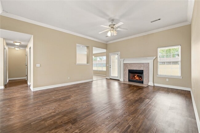 Building Photo - 702 SW Maidstone Ave