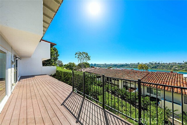 Building Photo - 306 Avenida Cumbre