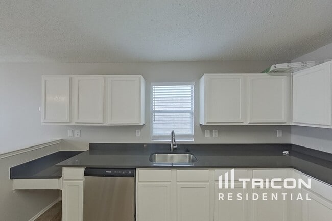 Building Photo - 8769 Garden Springs Dr
