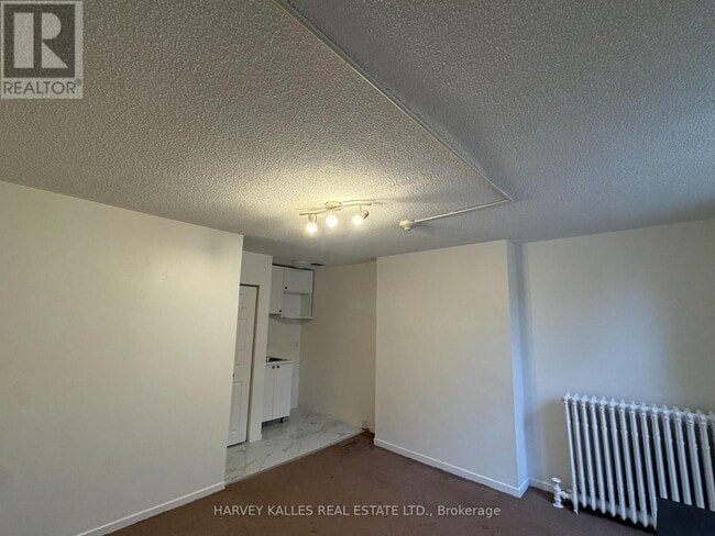 Building Photo - 676 Huron St