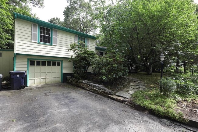 Building Photo - 70 Lindley Ave