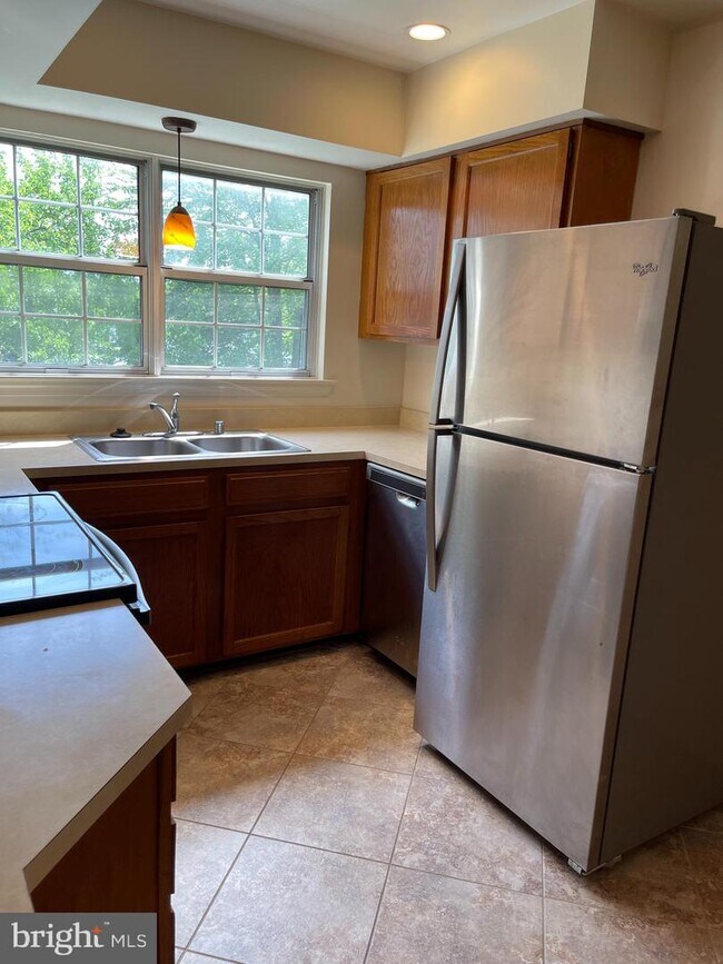 Building Photo - 7727 Inversham Dr