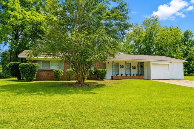Building Photo - 215 Cardinal Ln
