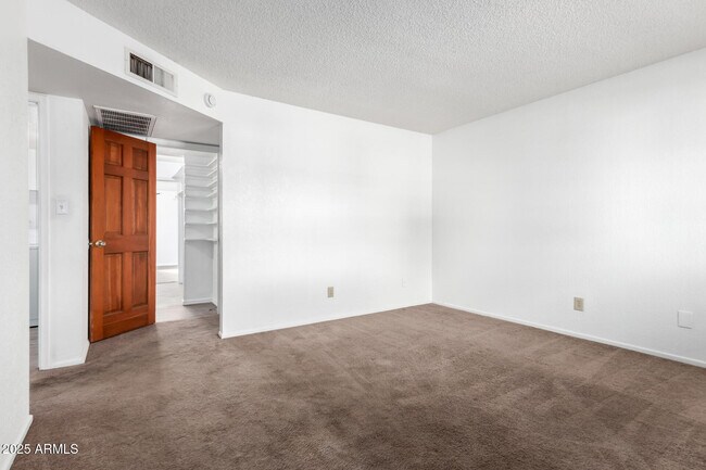 Building Photo - 1341 W Shannon St