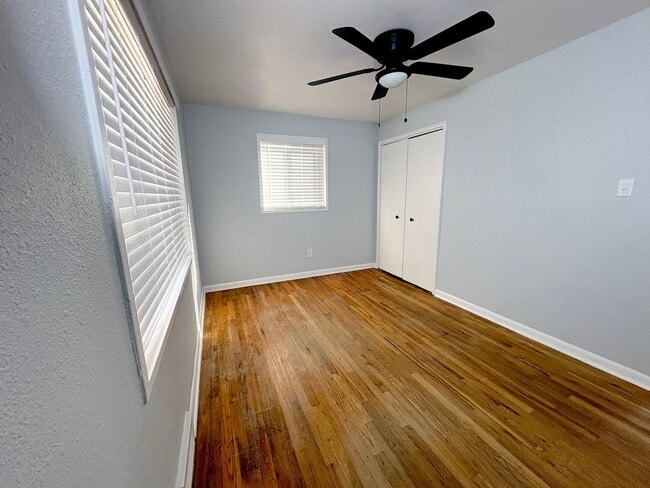 Foto del edificio - 449 Glenview Ct.-