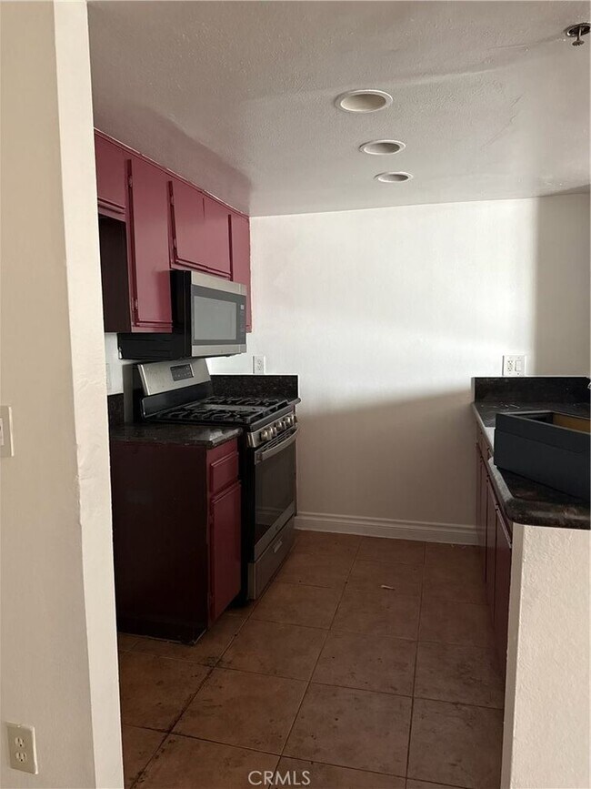 Foto del edificio - 1420 N Sierra Bonita Ave