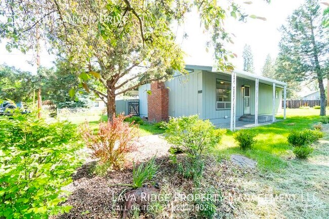 Foto del edificio - 134 NW Canyon Dr
