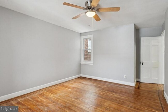 Foto del edificio - 3007 N Van Buren St