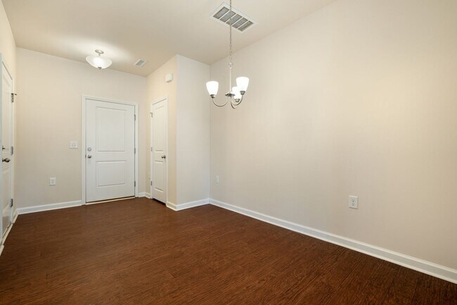 Foto del edificio - Absolutely Stunning 3Bed/2.5Bath Townhome ...