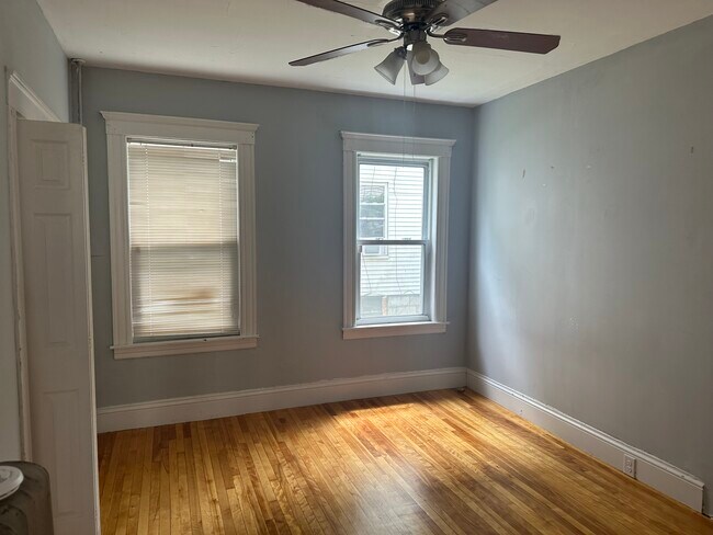 Building Photo - 90 Vernon St