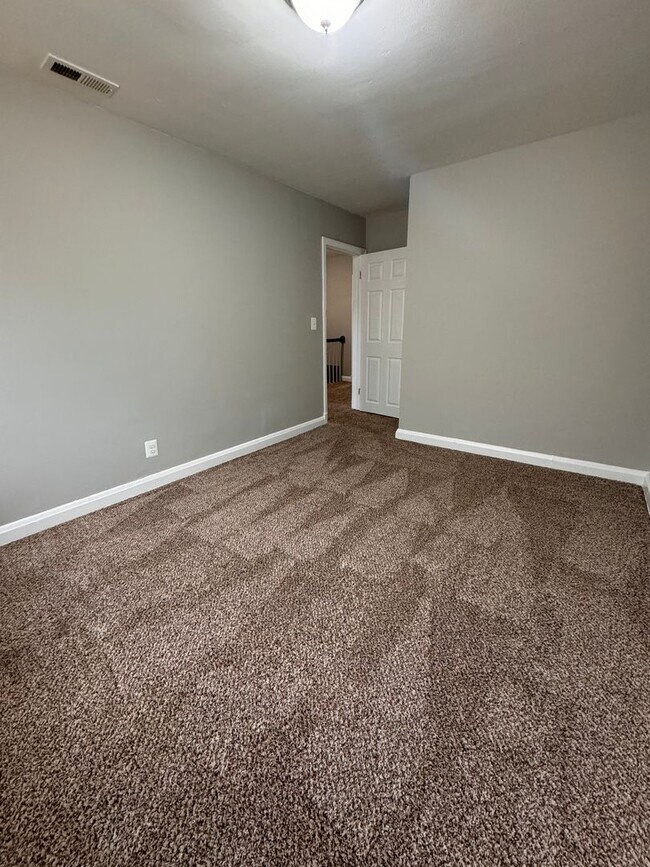 Foto del edificio - 3611 Ravenwood Ave