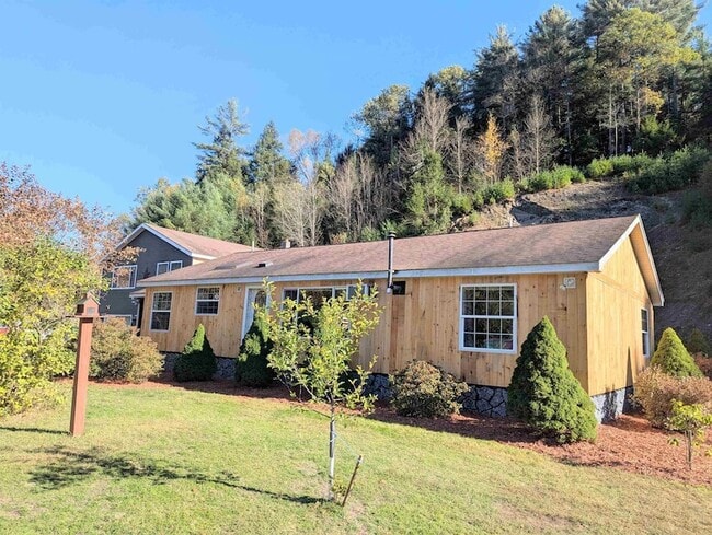 Building Photo - 43 Crestwood Dr