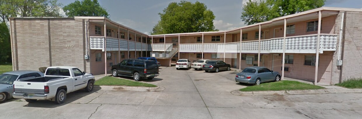 Building Photo - 20 Unit Apartment