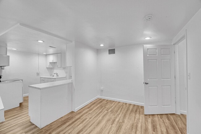 Building Photo - 2143 S Acoma St