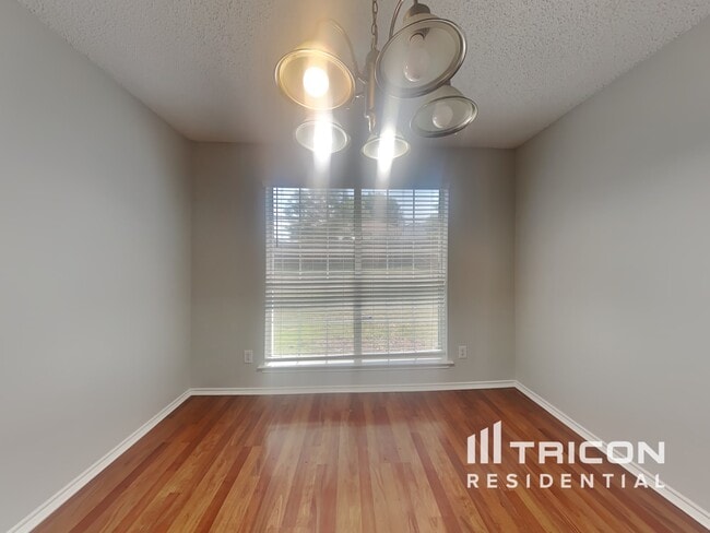 Building Photo - 2817 Laurel Hill Dr