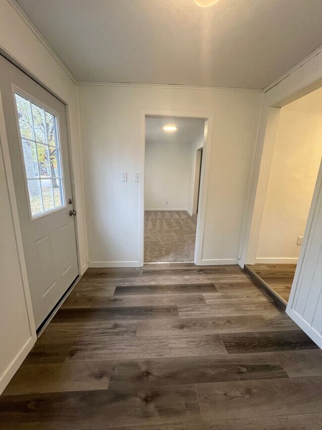 Foto del edificio - 4 Bed/1.5 Bath Rental Home in Central Sioux Falls!