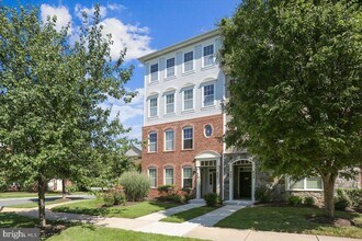 Building Photo - 402 Orchard Ridge Dr