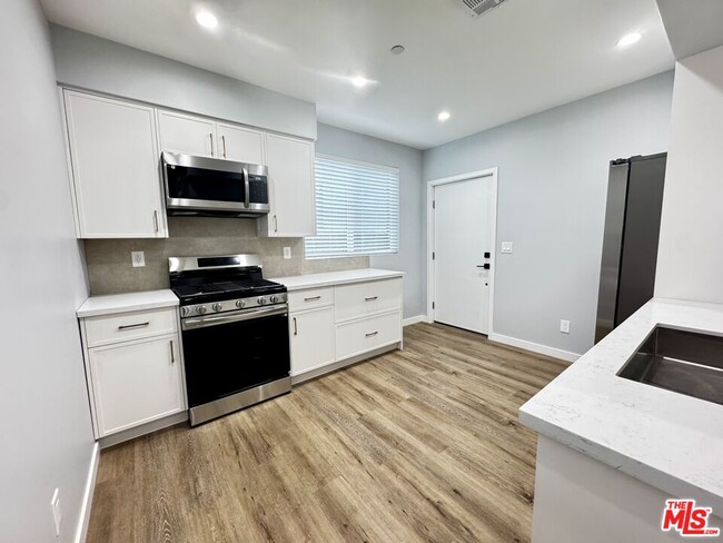 Foto del edificio - 5637 Homeside Ave