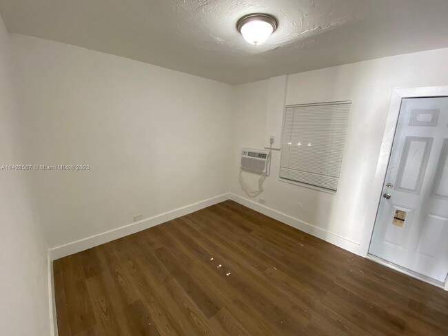 Foto del edificio - 641 NW 15th Terrace